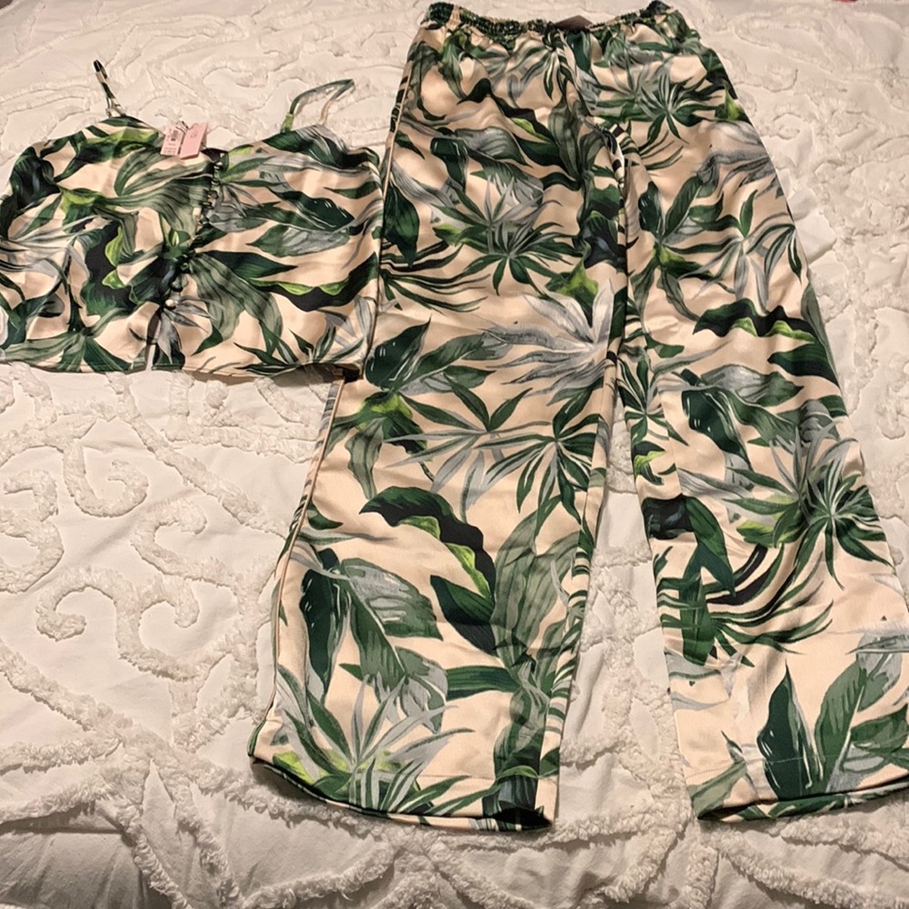 Victoria Secret satin pajama set in xsm. Item is brand new with tags